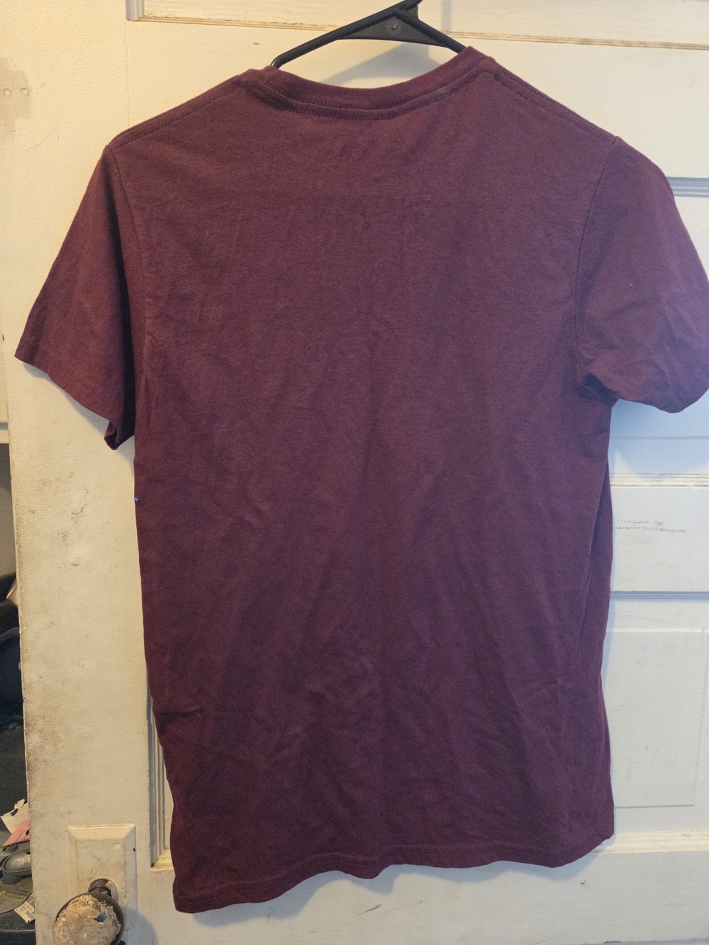 Warner Bros. Hogwarts Alumni Short Sleeve Tee in Maroon and Yellow - Picture 3 of 3